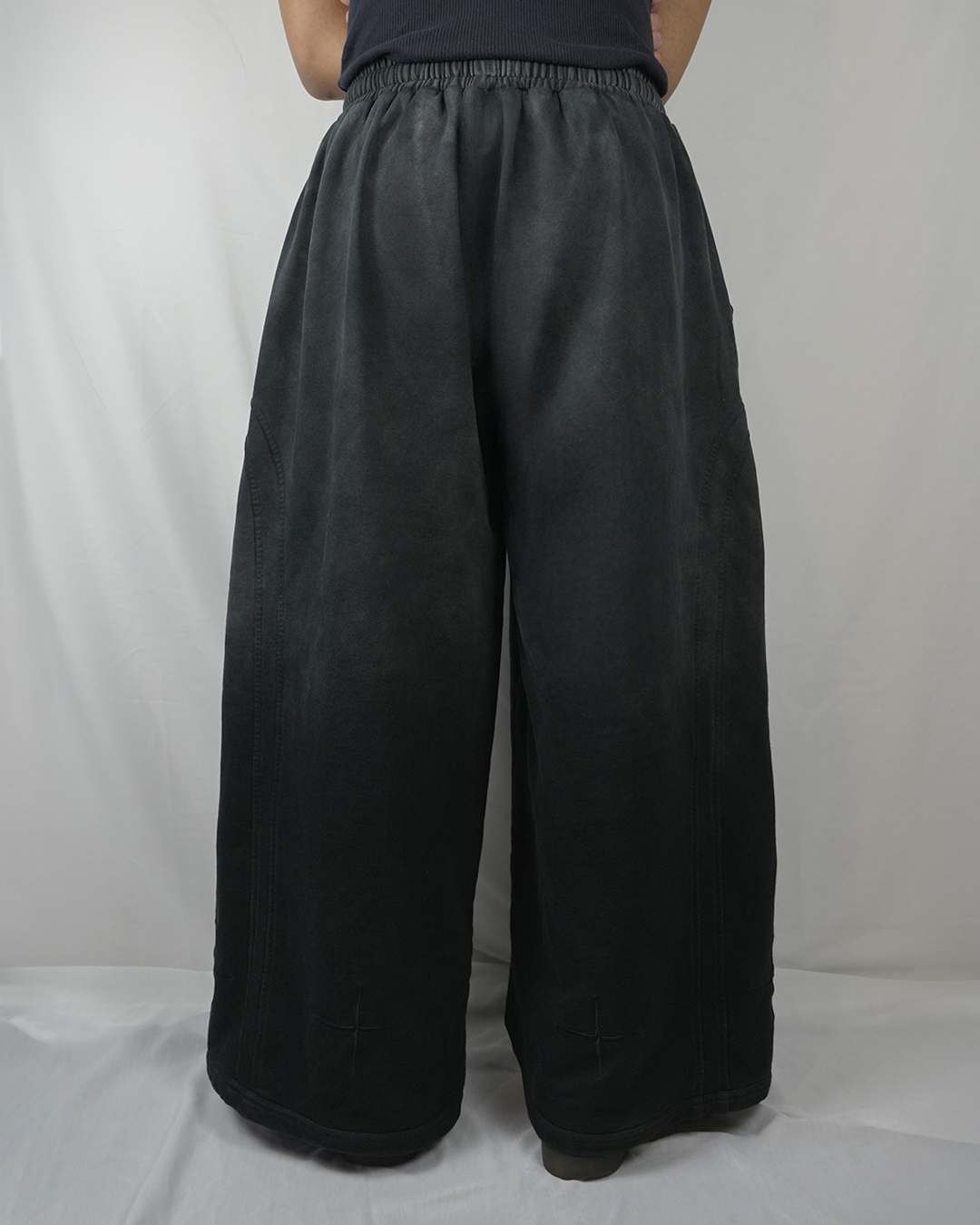 "GRADIENT SMOKE SWEATPANTS" (Pre-order)